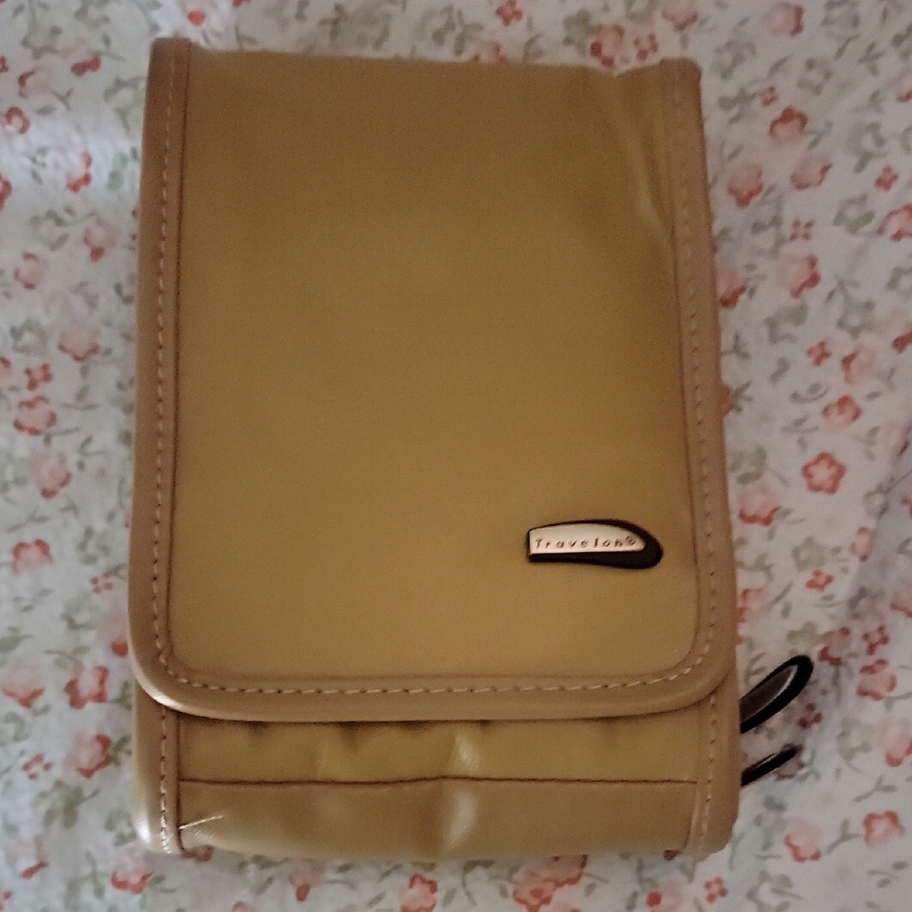 Travelon Tan Toiletry Organizer Crossbody